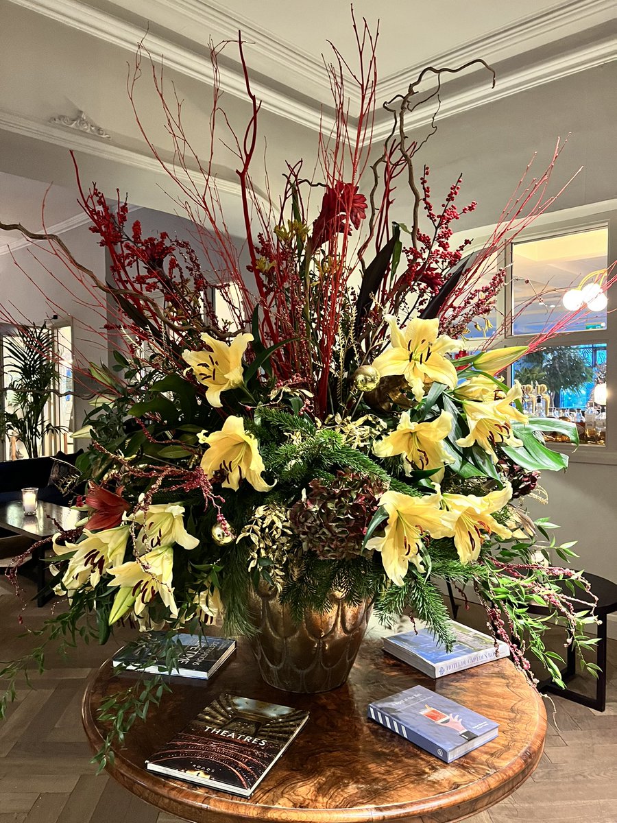 PotgieterFrits's tweet photo. Adore our new display… @MontenotteH #freshflowers #flowerdisplays #smallluxuryhotels #luxuryhotels #fridayflowers https://t.co/QoXv8bx1NT