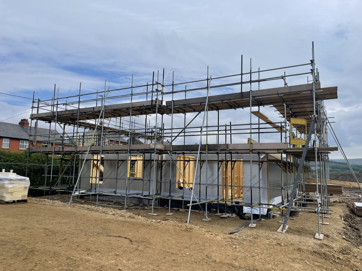 FlitcraftLtd's tweet photo. Always nice to see how our frames turn out and this one looks well!  If you have a timber frame project you would like to discuss with Flitcraft, please call us on 01995 679444 #injectawall #newbuild #timberframe #construction #flitcrafttimberframe #ukconstruction #flitcraft https://t.co/RXAoChcTT7
