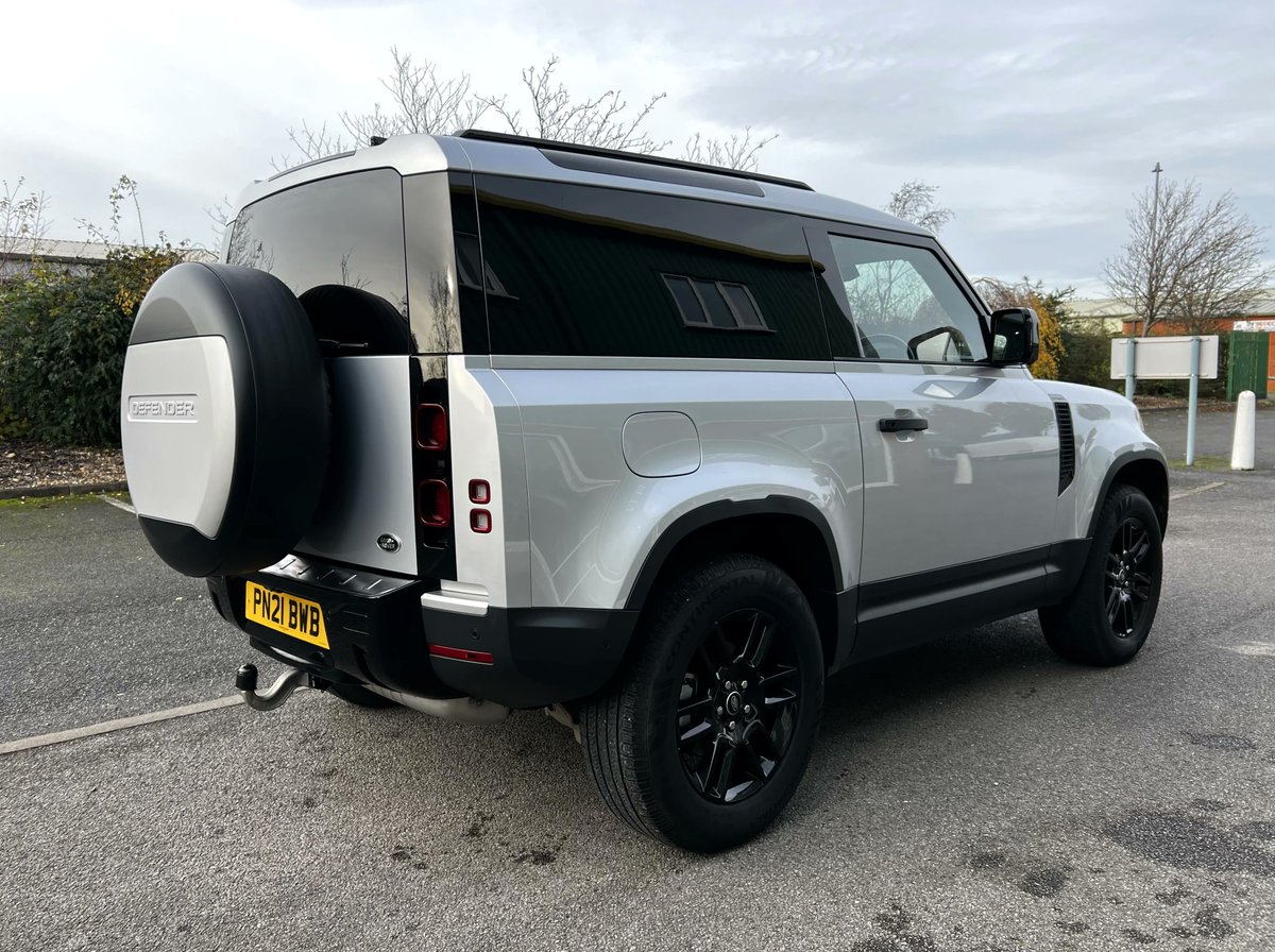 Thompsonandsmit's tweet photo. 2021 New Land Rover Defender 90 3.0 D200 (200PS) MHEV Hardtop finished in Hakuba Silver metallic. For more information go to: https://t.co/E6gY7IhnUa 

#landrover #landroverdefender #defender #newdefender #hardtop #hakubasilver https://t.co/67cE1vXf52