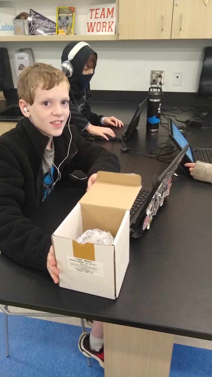 ScienceHitesman's tweet photo. How do we prevent an ice cube from melting? Students engaged in the 4c's as they engineer coolers for the great ice cube challenge applying their understanding of heat transfer. @HerbertAkinsMS https://t.co/AyrAf0OQN3