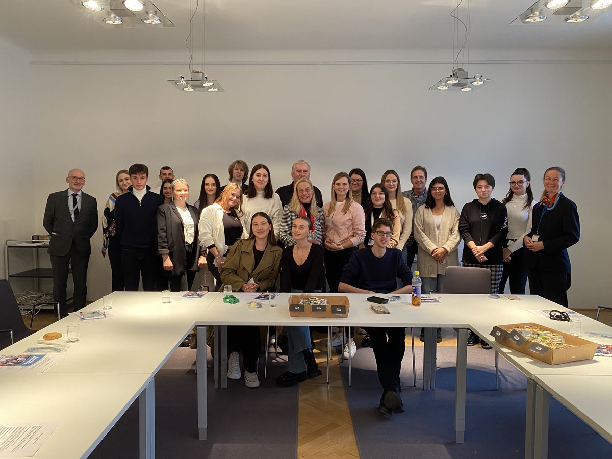 Die meisten unserer Lehrlinge im BMEIA machen Lehre mit Matura 🙂