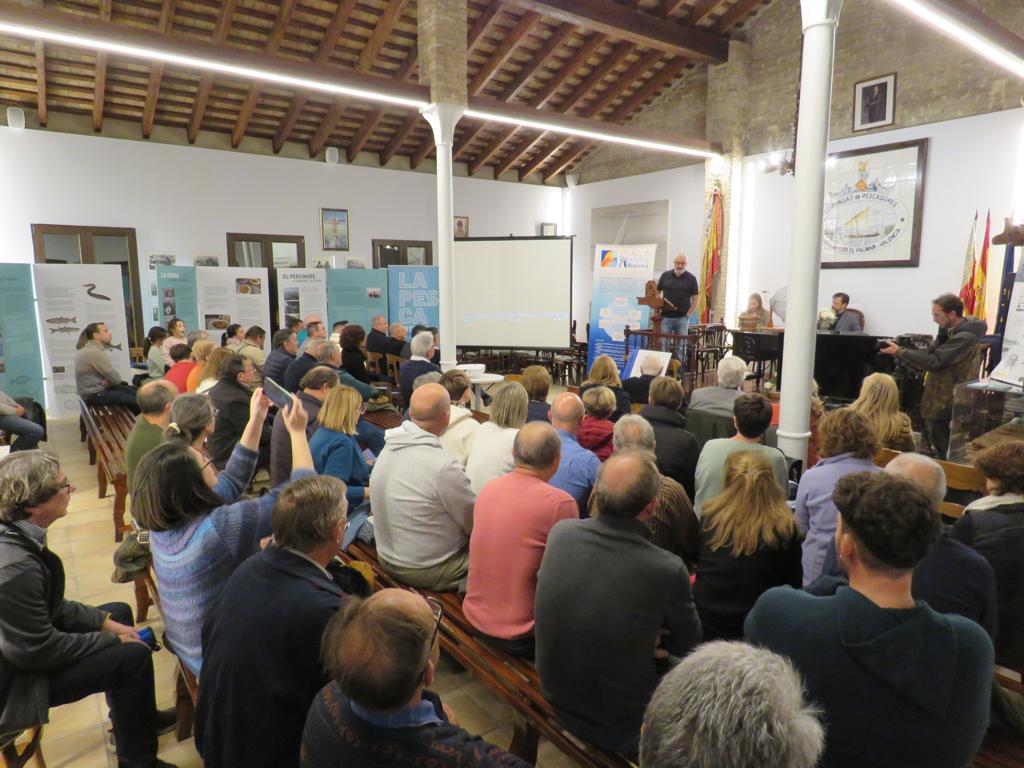 FundacioAssut's tweet photo. Ahir vam presentar en la Comunitat de Pescadors del Palmar el documental i l'exposició sobre la #PescaArtesanal a l'#Albufera. Hui, la primera visita: un grup d'estudiants de la @UPV del campus de #Gandia #ElsGuardiansDeLAlbufera @pescaalbufera @GandiaAlbufera #pesca #BIC #FEMP https://t.co/uBRlxY09qF