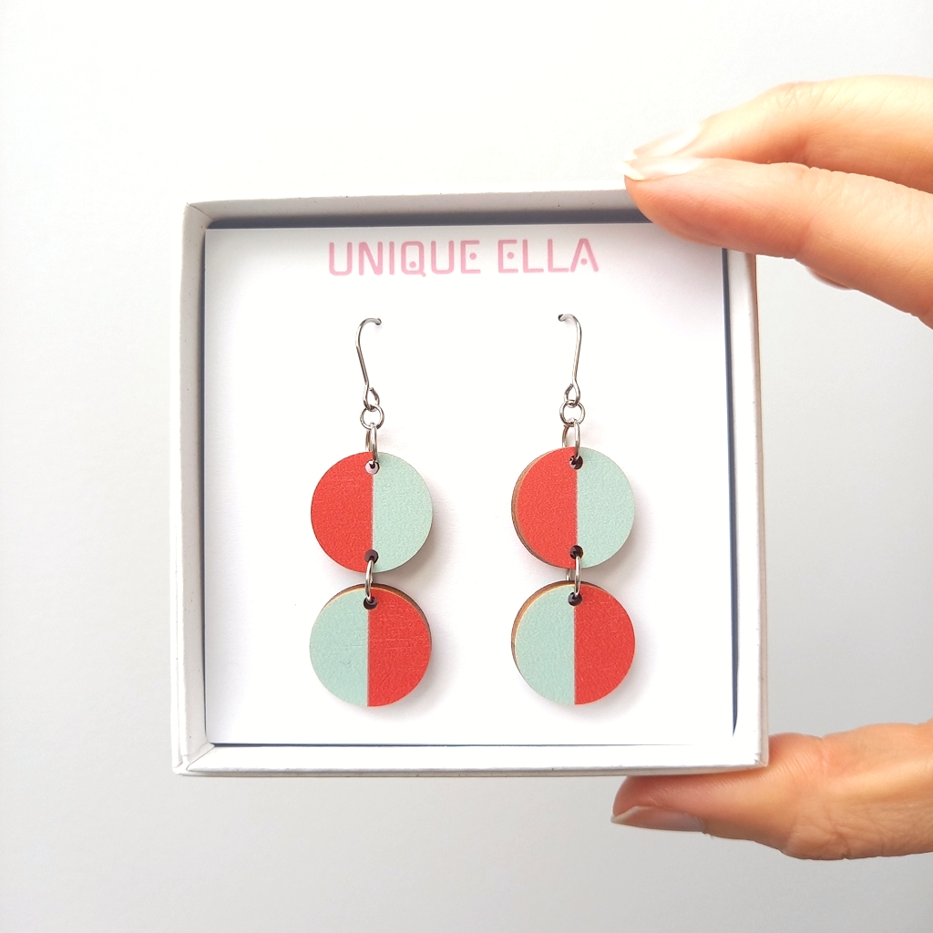 Happy Friday! Just working on a few things... 

#handmadeearrings #woodenearrings #earringsoftheday #earringshop #colourfulgifts #sustainablegifts