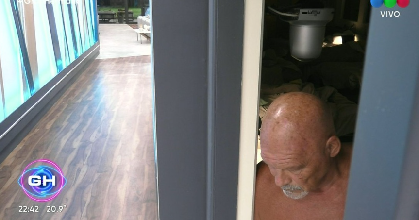 Flantasma1's tweet photo. Cuando escuchas a tu familia hablando mal de vos en la cocina: https://t.co/EnpDQMw4TK