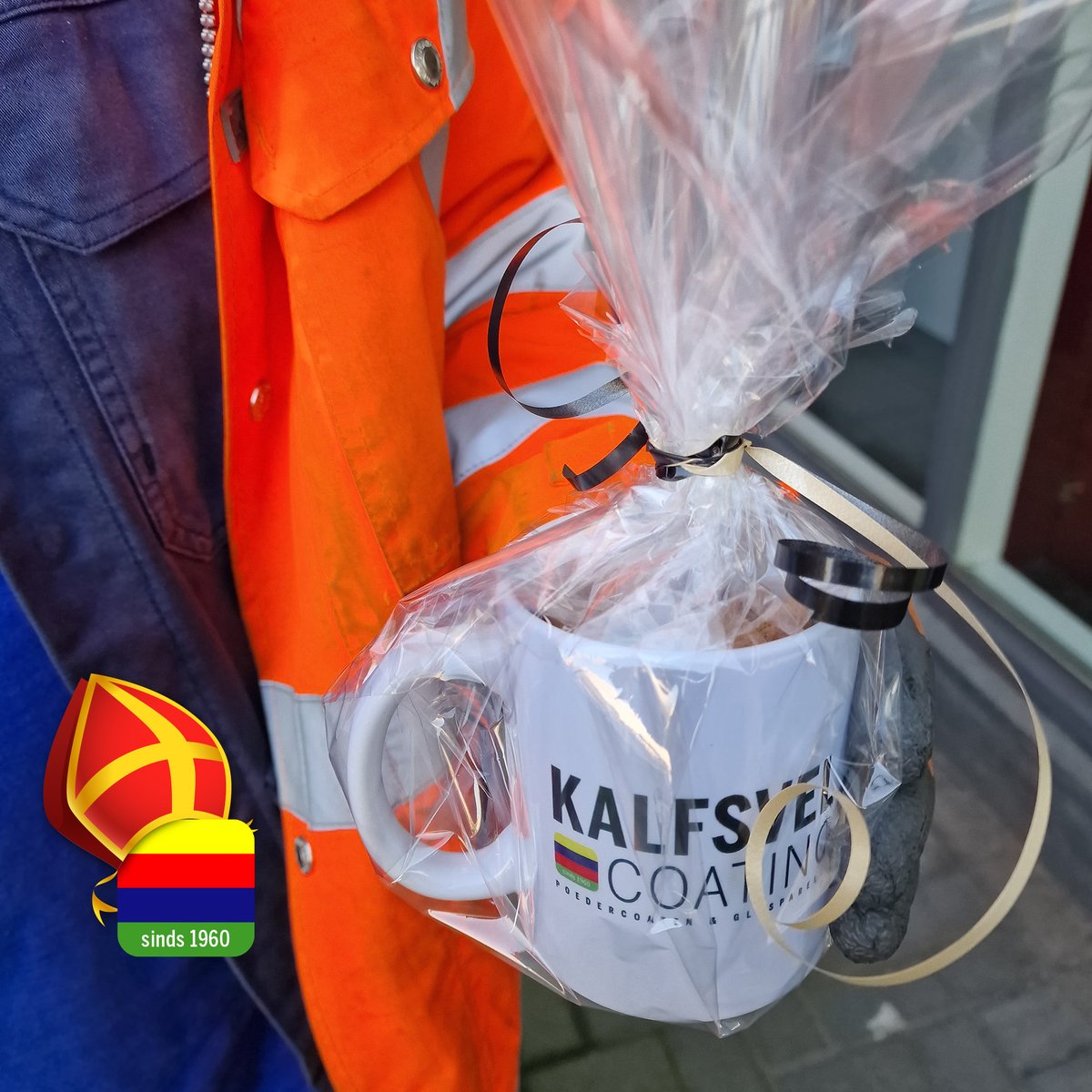 KalfsvelCoating's tweet photo. Zijn we toch zoet geweest dit jaar. Iedereen heeft bij Kalfsvel wat lekkers gekregen. Dank je wel Sinterklaas 😇 https://t.co/sTSk8dgKNO