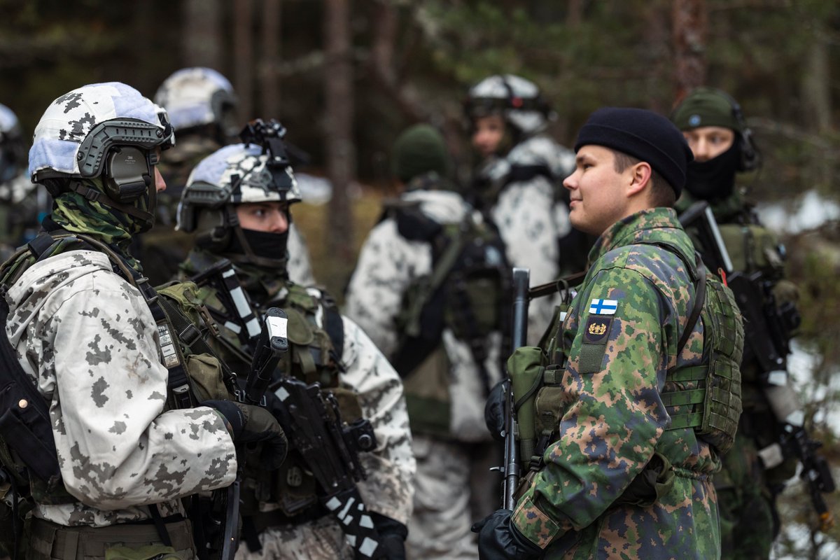 rannikkopr's tweet photo. #RPR'n sotilaspastori ja -kuraattori jalkautuivat #FRWI22-harjoituksessa tukemaan varusmiesten #toimintakyky:ä henkilökohtaisilla #keskustelu:illa. Harjoitusjoukkojen mukana toimi myös #varusmiespappi, jonka koulutus valmistaa reservin sotilaspastorin tehtäviin.  
#MERIV https://t.co/BSuFh0aBHE