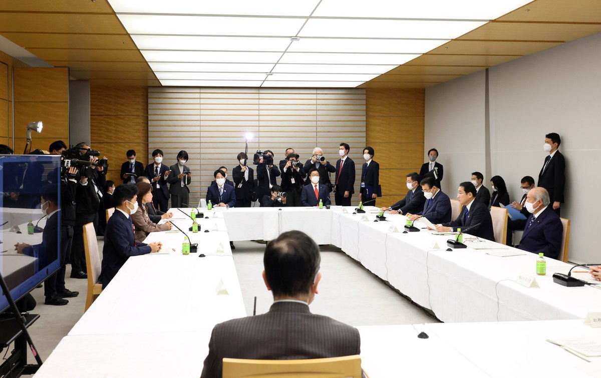 #PMinAction: On December 1, 2022, Prime Minister Kishida held the 15th meeting of the Council on Economic and Fiscal Policy in 2022 at the Prime Minister’s Office.

▼ Find out more:
japan.kantei.go.jp/101_kishida/ac…

#NewFormCapitalism
#DistribStrategy
#SocialSec4AllGenerations