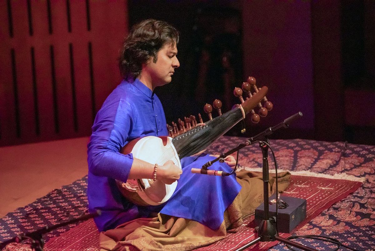 AyaanAliBangash's tweet photo. Leeds at Opera North Howard Assembly Room 📷 @simongodley @AAKSarod 
@AmaanAliBangash @Howard_Assembly @Opera_North #operanorth #howardassemblyroom #sarod #ontour #leeds #uktour https://t.co/hiERnO9dSg