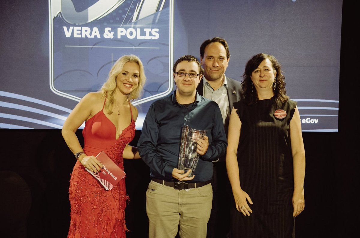 L’award du "Meilleur projet eGov"👑est attribué au “Digitale Dienstenmotor”, qui, grâce au eGovFlowDIY, permet aux administrations locales de développer leurs propres processus grâce à une bibliothèque de processus pratique. <a href="/vera_eGOv/">VERA APB</a> <a href="/oost_vlaanderen/">Provincie Oost-Vlaanderen</a>
#DigitalSocietyAwards2022