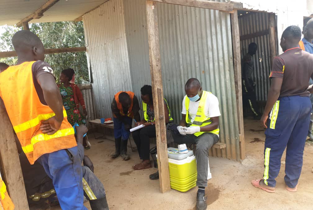 It is Friday vibe of the December where our staff in Masindi are reaching to the road construction 🦺 youth workers with information and services related to HIV/SRHR. 

#WeAreFRIUg22