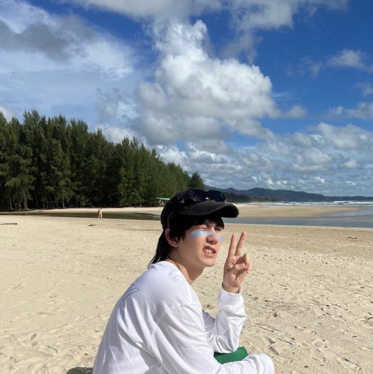 jeratnikmat's tweet photo. ⠀⠀
⠀⠀
[ Insta post ]
📍Bali

𝐤𝐞𝐧𝐣𝐮__ Hello! Gue udah ada di Bali nih, jangan lupa dateng ke acara pembukaan @tokoaruma dengan dresscode Hawaiian, acaranya bakal seru banget and you can meet me tonight!—
⠀⠀
⠀⠀ https://t.co/yzwZwQbeKj