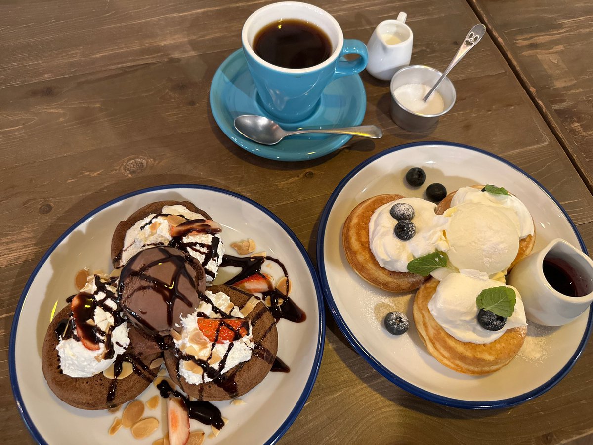 mrgreen98075791's tweet photo. パンケーキ食べたい❗️
パンケーキ食べたい‼️
という事で池袋のDIORAMA CAFE (ジオラマ カフェ)に行ってきた🥞
立教大学の近くで、建物の地下にある💁♂️
2人分の写真🤳
パンケーキめっちゃ映える😄✨
ボリュームがあり、甘くて美味しい😋
店内もポップな感じで良き🤗
#パンケーキ #DIORAMACAFE https://t.co/NqAkLwKYAw