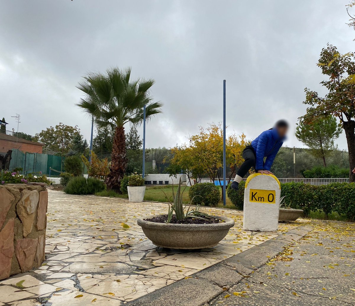 fundacionEMET's tweet photo. En #EMETArcoIris no podemos empezar más felices este último mes de 2022: dos de nuestras #menores del C.M. Contadero han finalizado su proceso de cambio 🎉. 

Un camino de aprendizajes, esfuerzo y trabajo diario que les ha llevado a cruzar su #Km0. 

¡A por esta nueva etapa!💙 https://t.co/08JNRZquvT