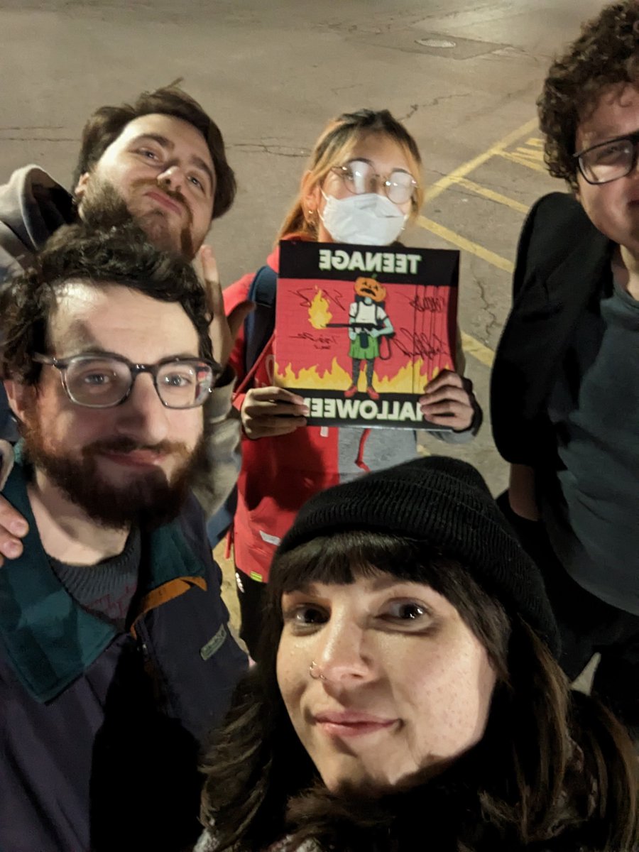 cowffeeeee's tweet image. tonight was a fever dream - went to my first show ever ft. @tnghllwnband @GuilhemMusic @stuck_out_here and Wordplay

tysm @tnghllwnband for having me around today it was absolutely amazing &amp;amp; i loved every single second :]