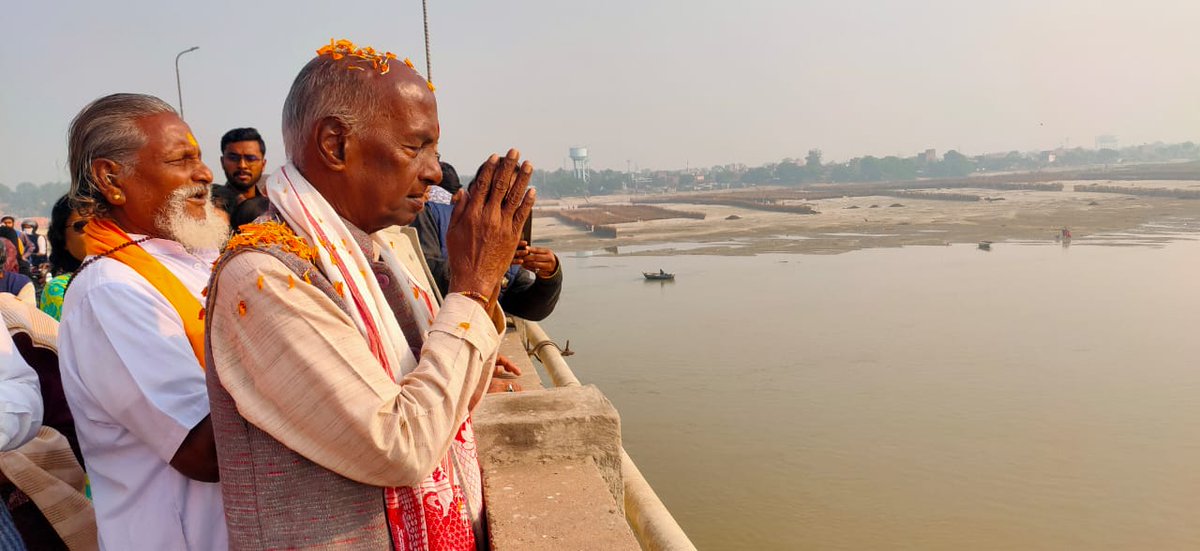 KGovindacharya's tweet photo. मुझे मालूम है कि नरौरा से बिठूर तक की मेरी गंगा संवाद पद यात्रा से रातोंरात कुछ भी नहीं बदलेगा। लेकिन लोगों के मन में कम से कम बदलाव की इच्छा बची रहे, इसलिए ऐसे प्रयास होते रहने चाहिए। https://t.co/Zm5kK13cGc