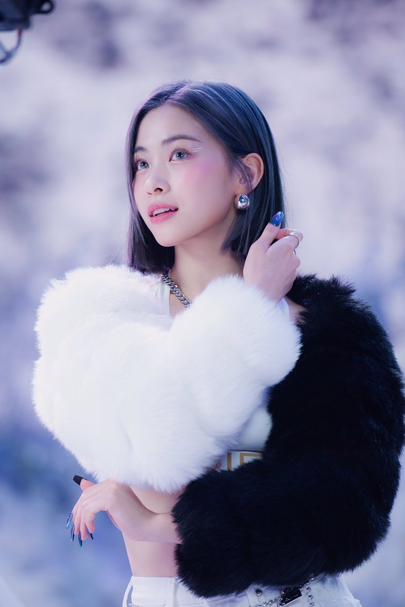 ginaraayu's tweet photo. WELCOMING DECEMBER ☃️

Haiii semua~
Awal bulan yuk kita sambut dengan yang baik baik alias aku mau bikin giveaway khusus OCRP total 500k karena ini bulan spesial yaitu bulan lahir #𝒮𝑒𝑟𝑠𝑖𝑒 dan Ginara! 

❄️ Yang mau ikutan yuk scroll tweet di bawah ini! ❄️ https://t.co/pYUgGQa868