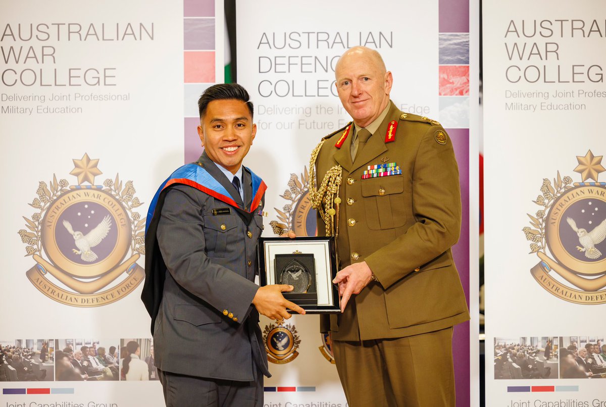 CJC_ADF's tweet image. Congratulations to the graduating officers of the Australian War College, @AustraliaDssc @acsc_j following the completion of their courses for 2022 @ADC_Australia. All the best for the next steps in your careers. #ForTheFutureWeLearn @ComdtAWARC