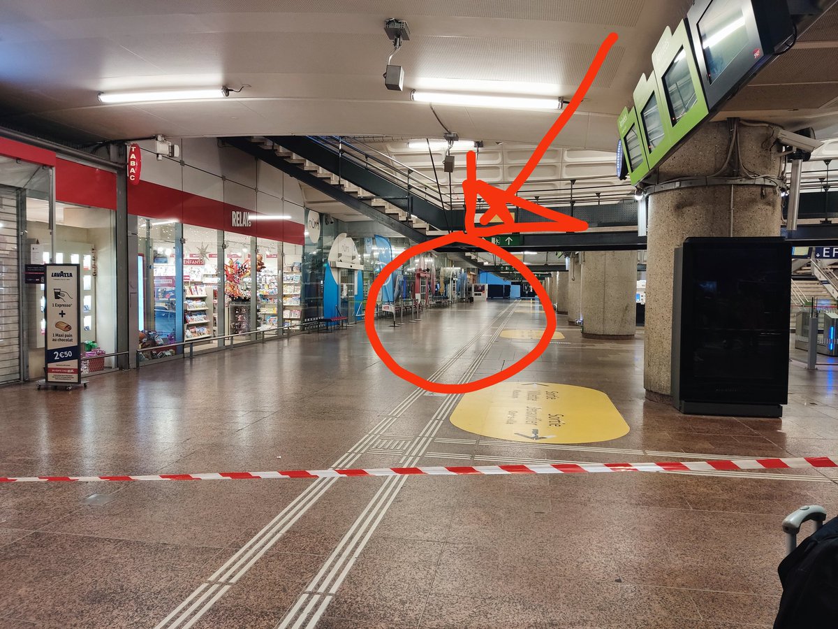 Bloquer tt une gare à cause d'un bagage.. oublié !
C'est ce matin à la gare Part dieu de Lyon.
Merci <a href="/GroupeSNCF/">Groupe SNCF</a>  pour être si... attentive !