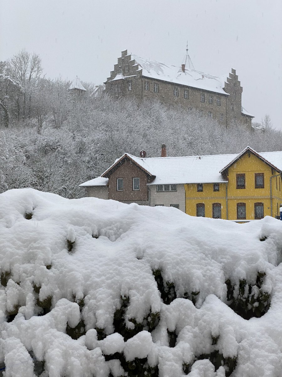 UlfZitterbart's tweet photo. Der 1. Tag in dieser Woche mit weniger Patienten als erwartet.☃️🌨️ https://t.co/u3H0Q1XXkj