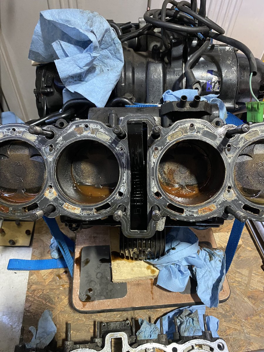 FZ750_800's tweet photo. 悲しい・・・
1000cc化はここで諦めかな
ボアアップも頭よぎったけどそこまでするのもなんだかなー
#FZR1000 #2GH https://t.co/XQZBg9toMb