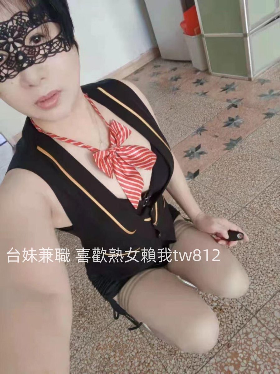 leer11235's tweet photo. 台中 短髮熟女妹妹 喜歡玩情趣  扮演什麽都可以 
淫蕩的女人 #熟女 https://t.co/PyZhjulEgy