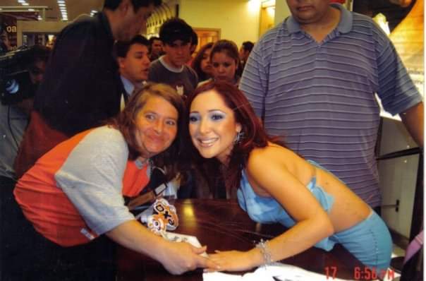 Male_HH_GIUPM's tweet photo. 20 AÑOS SIENDO UNA FAN DE ALGUIEN TAN ESPECIAL GRAN CANTANTE QUE ME ENCHINA LA PIEL AL OÍR SUS INTERPRETACIONES Y SOBRE TODO EL GRAN SER HUMANO QUE ES @MyriamMonteCruz Siempre contigo "HASTA EL LÍMITE" MI NIÑA https://t.co/ASq0st0kFr