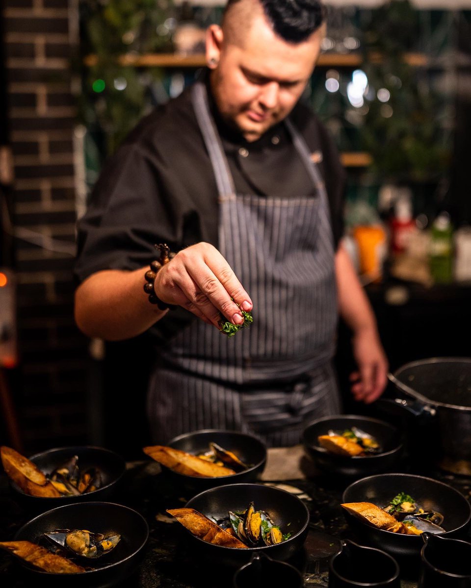 chefandguests's tweet photo. #thechefandguestsexperience 
The greatest moments in life deserve to be celebrated in a unique way! 🥂

Let our chefs take you and your guests on a one-of-a-kind gastronomic journey, exploring a variety of sensational tastes and flavors in the comfort of your own home! https://t.co/UT1gJjGTTe