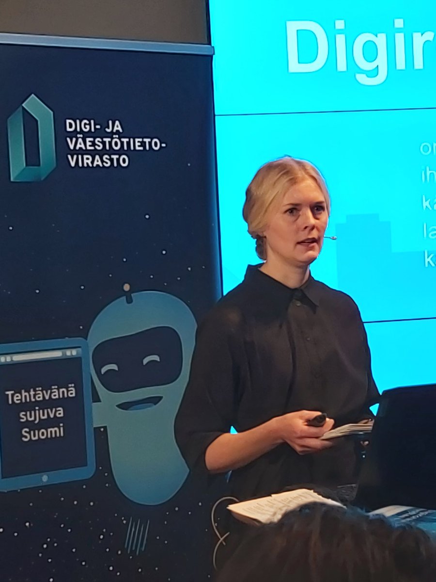 Kukaan ei ole vain digirohkea tai digipelokas. Osaavatkin voivat olla epävarmoja, etenkin jos hoidettava asia on itselle uusi tai kriittisen tärkeä, sanoo @eloluoto . Aiemmat kokemuksemme vaikuttavat rohkeuteen kokeilla uusia palveluja ja laitteita. #Digitaitoraportti #digituki