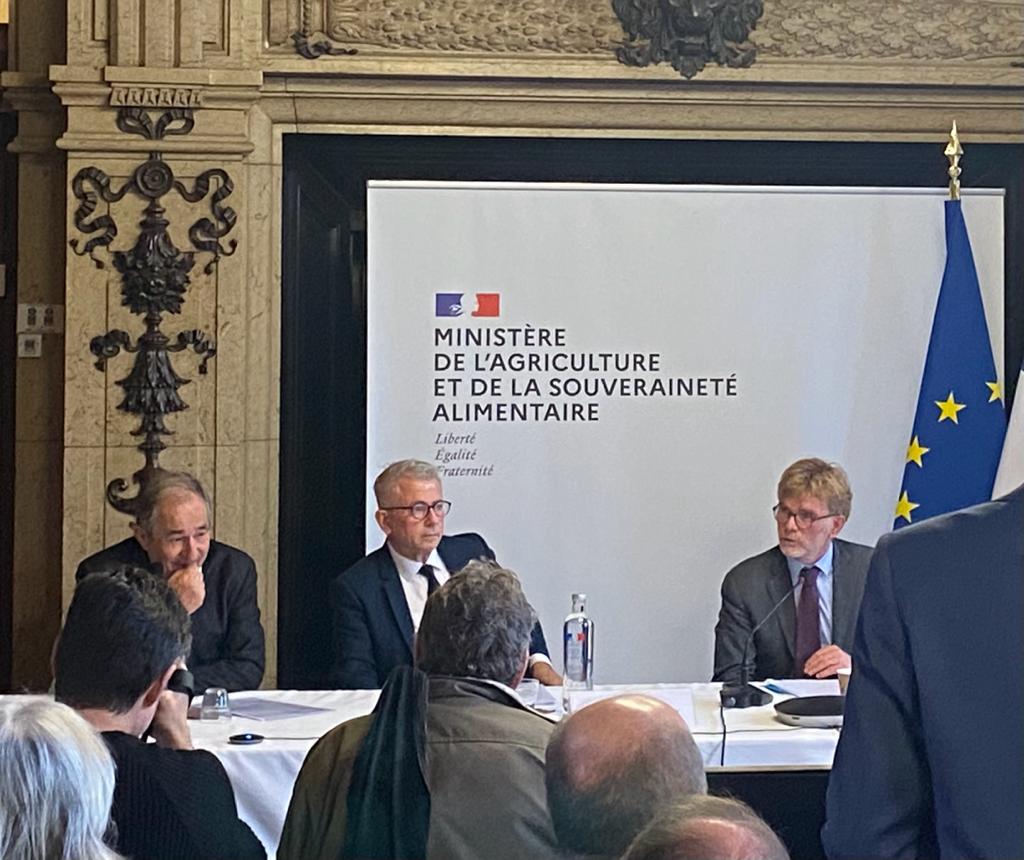 [📢ACTUALITÉ] <a href="/FiboisFrance/">FIBOIS FRANCE</a> participait ce 1er décembre au Conseil Supérieur de la #Forêt &amp; du #Bois 🌳🌲 consacré au lancement de la feuille de route forêt de la planification écologique du <a href="/gouvernementFR/">Gouvernement</a> en présence des ministres <a href="/MFesneau/">Marc Fesneau</a>, <a href="/ChristopheBechu/">Christophe Béchu</a> &amp; <a href="/OlivierKlein93/">Olivier Klein</a>⤵️