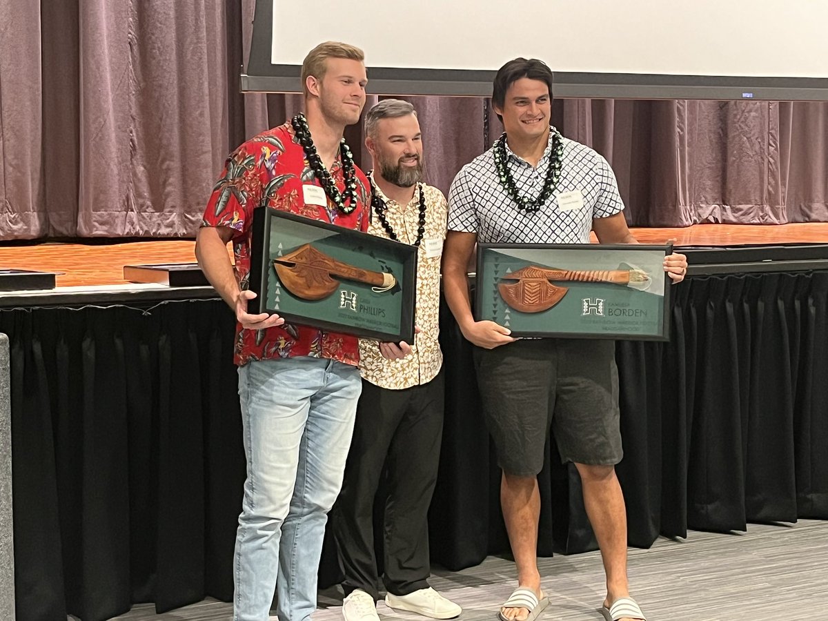 Jeff_Reinebold's tweet photo. SOME IMAGES FROM TONIGHT'S @NaKoaFootball DINNER HONORING OUR SENIORS @HawaiiFootball - MALAMA DAVE KAWADA AND EVERYONE AT NAKOA FOR A BEAUTIFUL EVENING! #BRADDAHHOOD https://t.co/j0BIP6cMM4