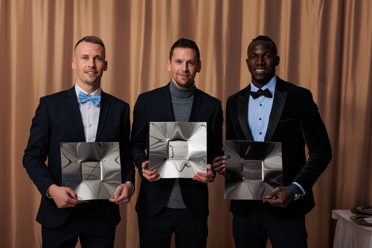 Miesten Ykkösen vuoden maalivahti, keskikenttäpelaaja ja puolustaja ⭐

Ykkösen pelaajat ovat äänestäneet Tepsin Jere Koposen, Kasper Hämäläisen ja Samba Bengan pelipaikkojensa vuoden parhaiksi pelaajiksi! TPS onnittelee!

#FCTPS #Ykkönen #Turku #TKOMV #CaptainsBall2022