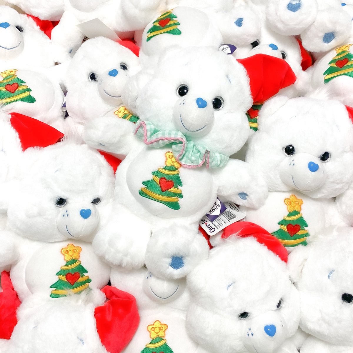 hejkiwi's tweet photo. 🎄🏭 สานฝันคนชอบแคร์แบร์คริสต์มาสนี้แคร์แบร์มีน้อง wishes bear ด้วย ᐧ༚̮ᐧ🧑🏻‍🎄 เหล่าแคร์แบร์ตาแก้วยกทัพมาฮิลใจคริสต์มาสนี้สุดๆแอบกระซิบน้องเป็น Limited ด้วยค่า 🍎🕯️

🌟RT/ สุ่มแจก1ตัวรายละเอียดตรงเมนชั่น https://t.co/QHPfUjHxIJ