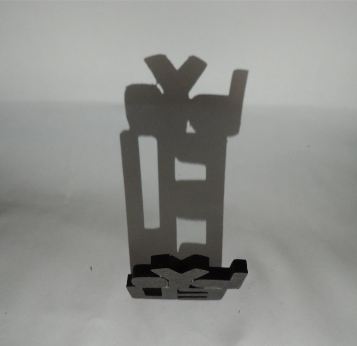 DrAbbieCairns's tweet photo. More from the shadow play.
Any ideas what this one says?
#shadow #light #newart #progress #workinprogress #words #wordselection #textcontext #ACcomplete4 #3D #sculpture #diyart #diy
#CreativeColchester #colchesterartist #essexartist #emergingartist #abbiecairns https://t.co/qhYpRU5VHn