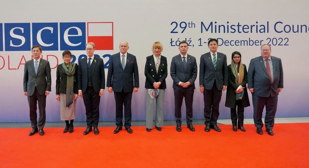 Bujar_O's tweet photo. Mtg of #AsianPartners for cooperation & #OSCETroika on t/ sidelines of @OSCE #MC29 in #Lodz #Poland.
🇲🇰 will continue t/ dialogue w/ t/ #APCG ➡️ discussing & exchanging view on our joint possibilities for extending cooperation in addressing common security threats & challenges https://t.co/Ohgw4dqzuV