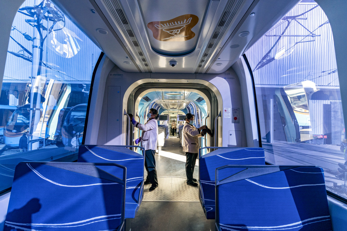 LijiangAmazing's tweet photo. With a length of 20.8 km and a speed of 70 km per hour, the world's first panoramic sightseeing mountain #trains will be soon open to traffic. It can increase the transport capacity and reduce emissions, helping preserve the ecological environment of ###Lijiang. #RailwayPower https://t.co/gJ3qNK5IcA