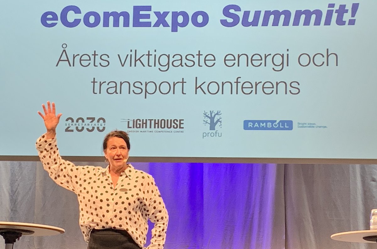 LighthouseSE's tweet photo. eComExpo Summit är igång. Lighthouse är med och arrangerar konferensen som samlar företrädare för transport- och energibranschen som tillsammans ska ta sig an klimatomställningens stora utmaningar och leverera konkreta förslag till berörda politiker. https://t.co/Kg6R0TmboH