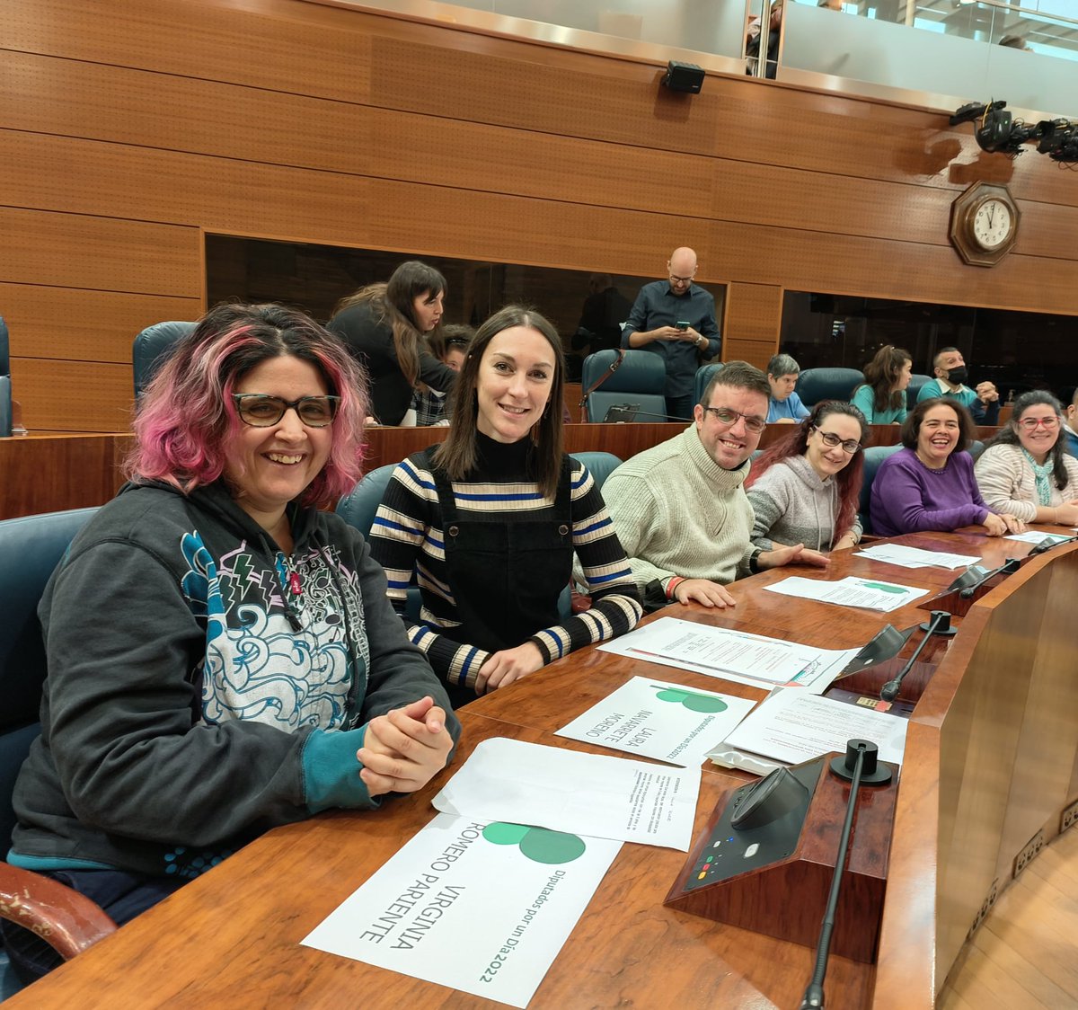 Susana Jiménez, Iván Gaite y Virginia Romero han sido diputados por un día en la Asamblea de Madrid. El grupo de autogestores ha participado en una jornada donde han pedido más derechos para los menores con discapacidad intelectual o del desarrollo. 💼💬 #InclusiónSocial