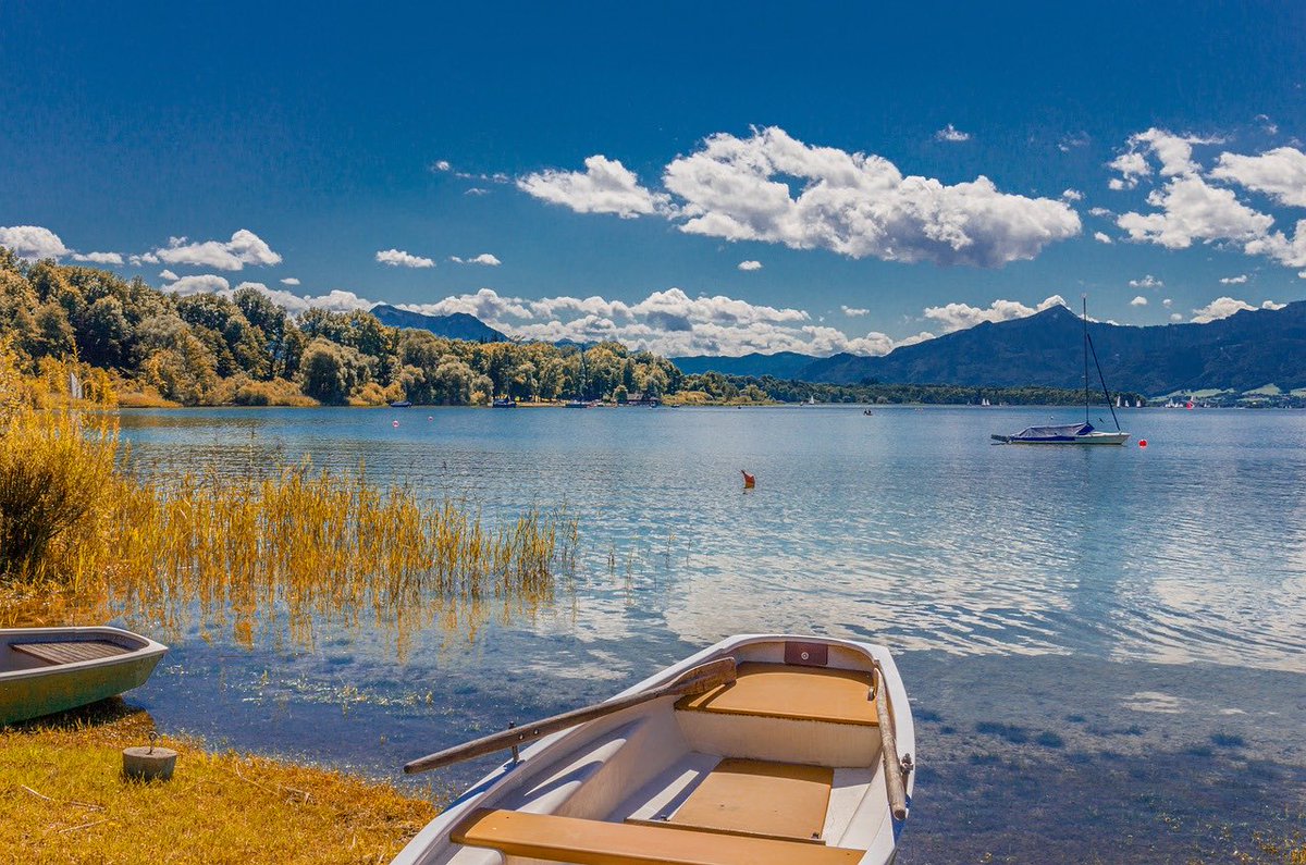 🏔️ Chiemsee 

📍Bavaria, Germany

​​The Chiemsee was formed at the end of the last ice age about 10,000 years ago. Definitely one of the most picturesque lakes of Bavaria with wonderful hiking and trekking routes around. Great destination for one day trips!