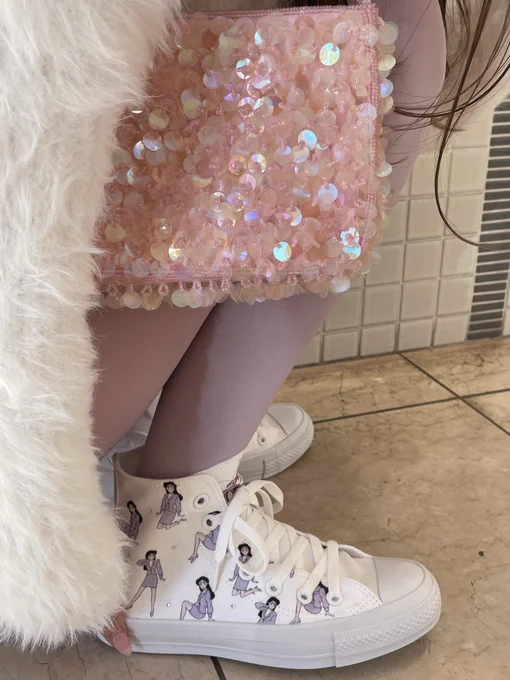 コンバースのシューズ直営店"White atelier BY CONVERSE"で展開する火曜びコラボデザインがスタートされましたアッパーとタンそれぞれ4種なのでいろんな組み合わせが楽しめて自分好みのコンバースが作れます私も2足選びました!いっぱい履きます 