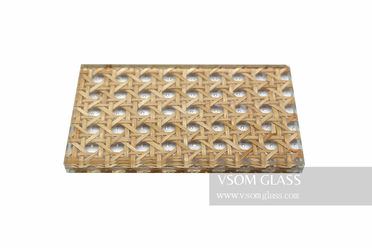 Woven craft decoration glass with laminated. 
icy@vsomglass.com.
#craftglass #decorationglass #laminatedglass #superclearglass #Lowironglass #hotelglass #chinaglass #glassfactory #glasssample #glasswall #privacyglass #qualityglass