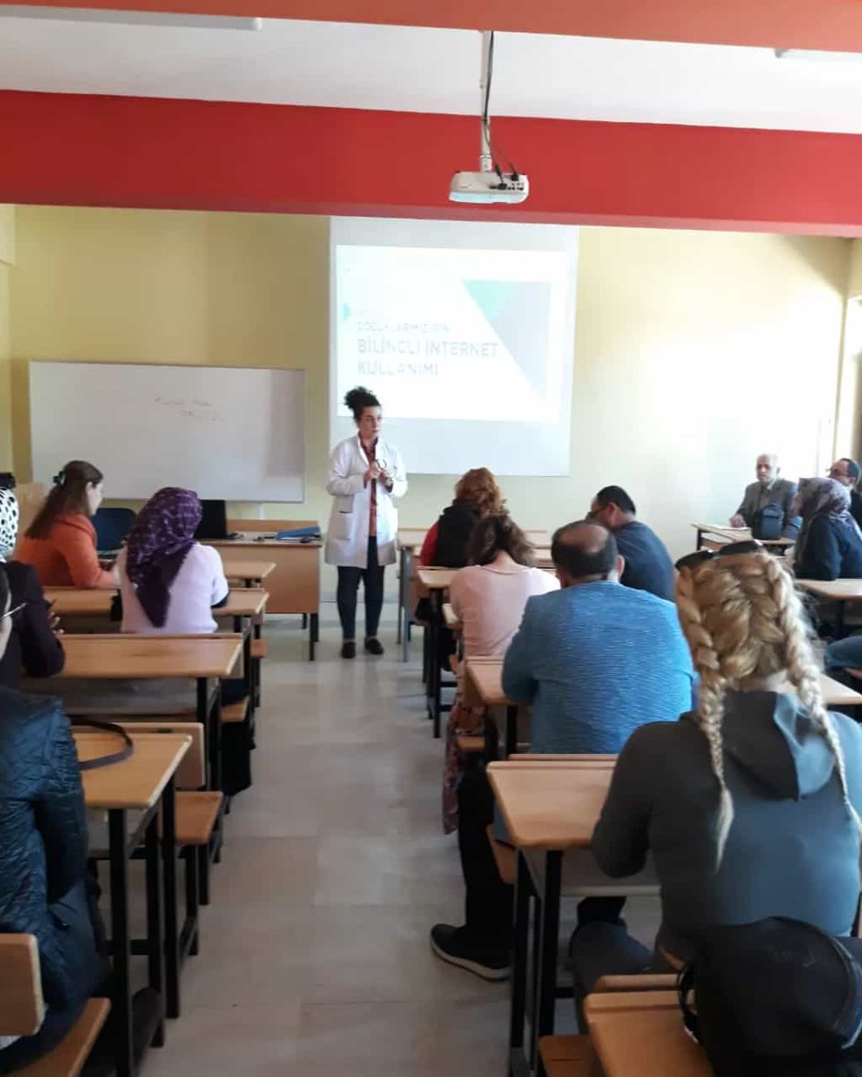 HalkPamukkale's tweet photo. Kurumumuz bünyesinde açmış olduğumuz Aile Okulu Projesi kapsamındaki Veli Eğitimi Kurslarımız tüm hızıyla devam ediyor. 
@tcmeb 
@sdulger43 
@Nry_OzgeSagbas 
@ekicis20 https://t.co/Q0qGffltkY