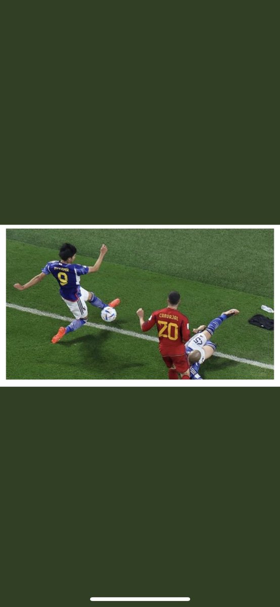 Tony_dinu's tweet photo. @JohnMak28274686 @BBCSport Look at the players leg position in both photos are different .. https://t.co/pcS5L83QHs