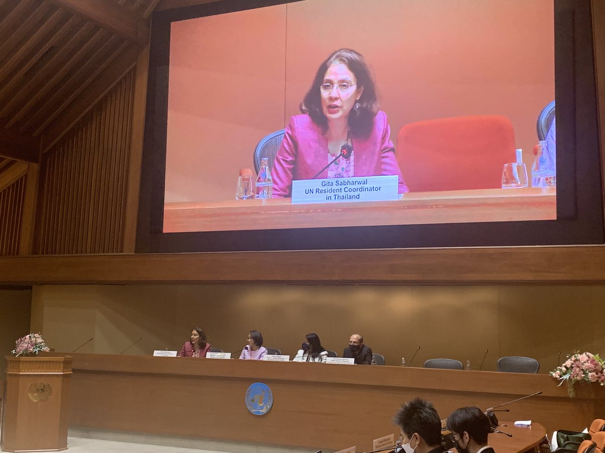 “200 traditional birth attendants from ethnic minority communities in 57 border villages, APEC Summit #volunteers, 20,000 #IamUNICEF #volunteers in #Thailand, bike police patrol volunteers-all rely on volunteers”excellent examples by @SabharwalGita 🙏 #TogetherActNow