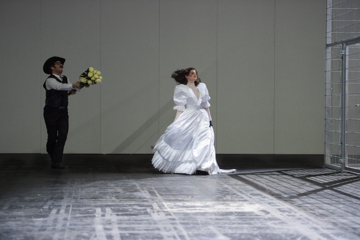 NinaBrazier's tweet photo. Last night we opened my revival of @rbschlather’s bold &amp; brilliant Tamerlano 🎉🍻… &amp; today it’s a #castchange ready for Die Meistersinger at the weekend… #herewego @operfrankfurt #losgehts 📸 Monika Rittershaus https://t.co/V8TdgdwXAj