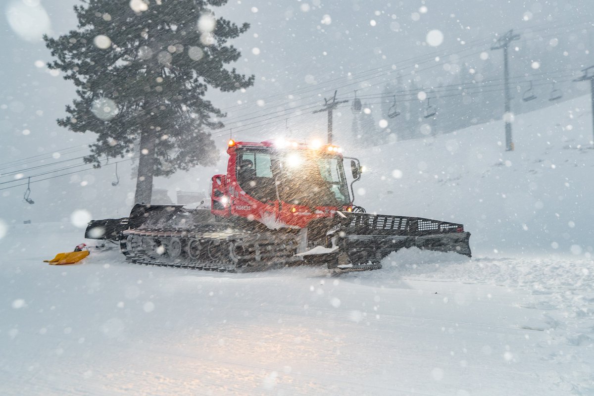 SnowForecast's tweet image. Avalanche warning in place in California, Colorado, Idaho and Montana as heavy snowfalls continue, sometimes accompanied by strong winds.