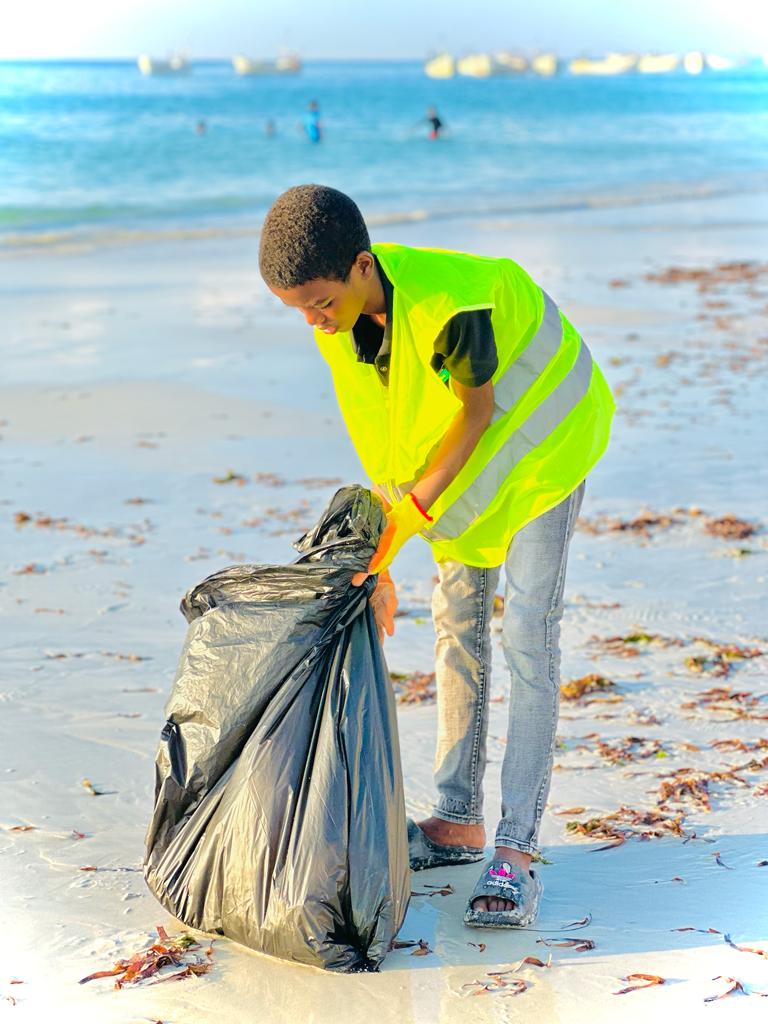 This morning, During the Cleanups beach, I bump into a Fishing boat 🚢 driver who were like" Why are you  guys Struggling Carrying  this  plastics,  Give me 1$ I will take N throw away these Bags and plastics to the Second beach" it's Really heartwrenching.💔😭 True story ✅