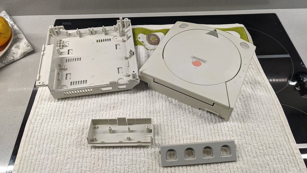 hitmanmcc's tweet photo. #Dreamcast maintenance continuation. With the PSU done it was now time to move on to a full recap of motherboard and optical drive PCBs. Additionally, the shell went in for some #retrobrighting too. #Sega #RETROGAMING https://t.co/xfjnz8CiA8