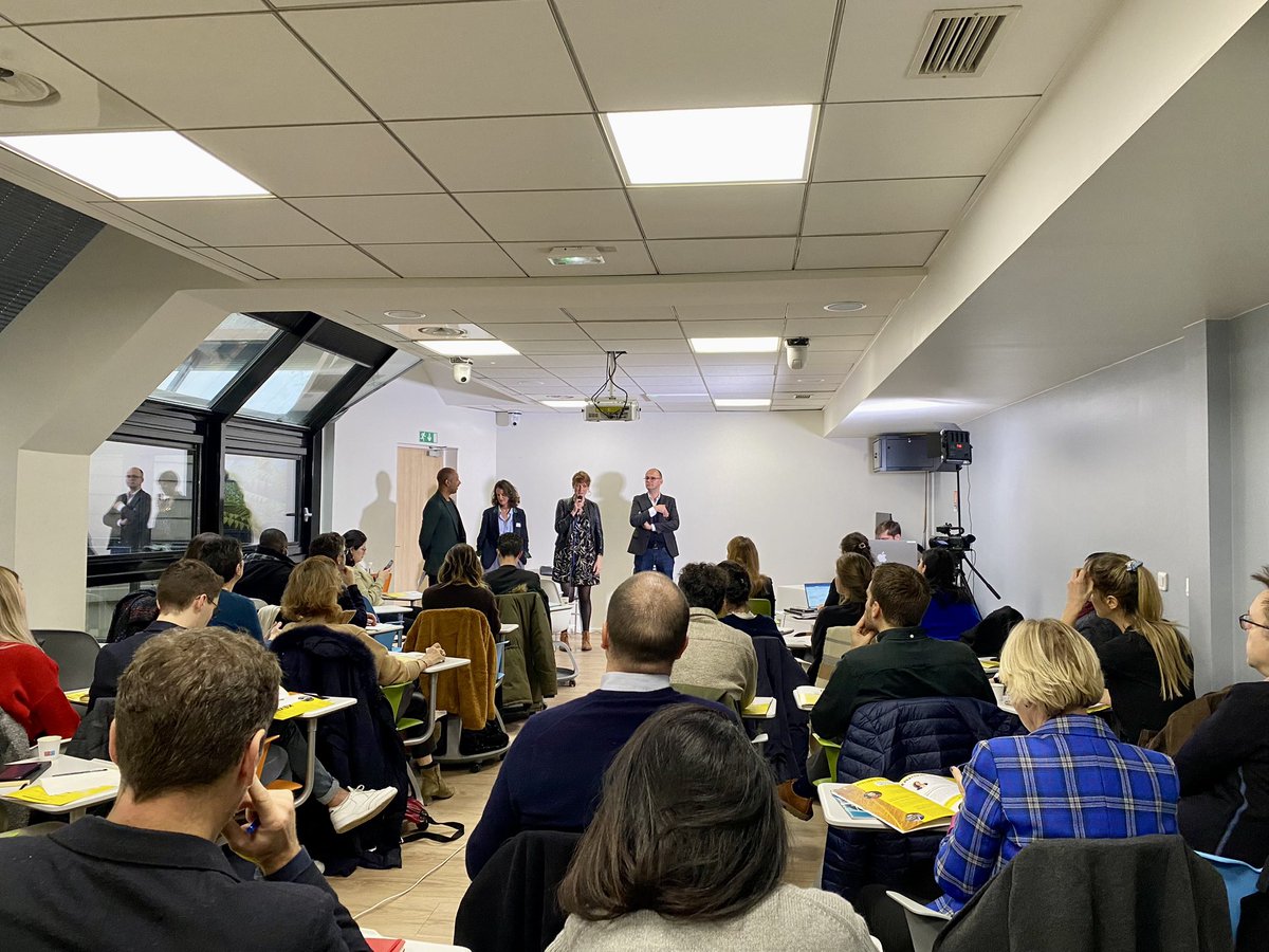 aurelia_gib's tweet photo. đ Ravie dâassister aujourdâhui Ă la confĂ©rence dâautomne de la @guildedesplumes Ă lâ@iscom đ #contentmarketing #webredaction #plumes #MBAMCI https://t.co/D1VnNtYTtv