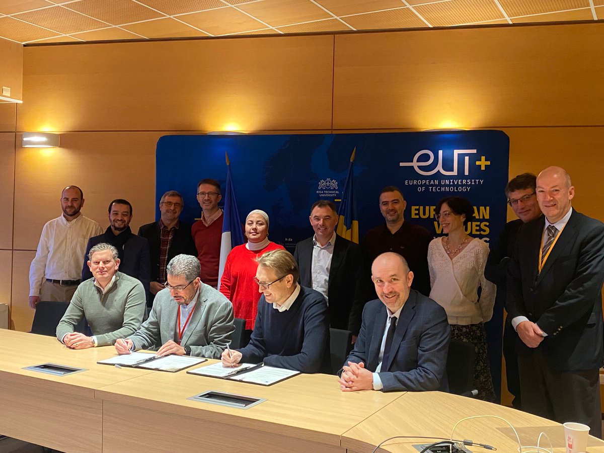 UTTroyes's tweet photo. ✍️Ce matin a eu lieu la signature d'une convention cadre entre notre école #UTTroyes &amp; @UNIofSkovde. 🔎Une #collaboration de #recherche, d'#enseignement et de transfert de #technologie 👉 https://t.co/rAwelJEI7A https://t.co/O6MmHQ6aE7