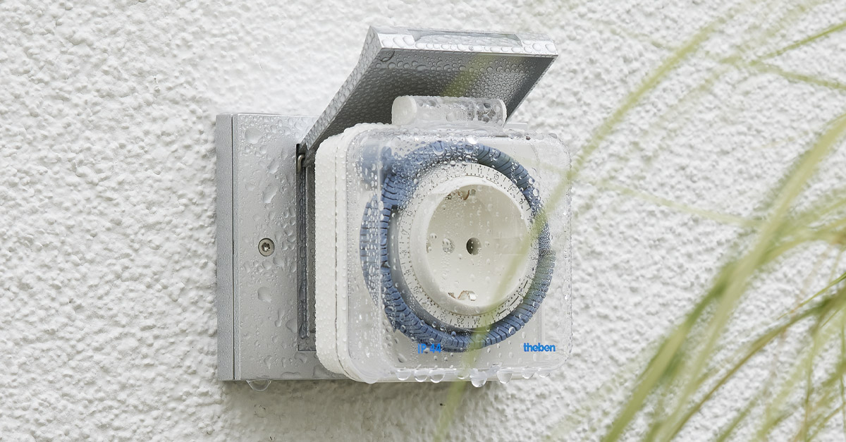 Wussten Sie, dass Sie durch die Zeitsteuerung Ihrer #Weihnachtsbeleuchtung jede Menge #Energie sparen können? Der theben-#timer in 4 Versionen (Tages-/Wochenprogramm, mit erhöhtem Berührungsschutz oder Schutzart IP44 für den Außenbereich) macht es möglich: t1p.de/l17za